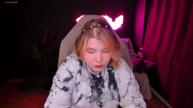 Image 6 of rubyan_peach Stream on Chaturbate on 19 months ago