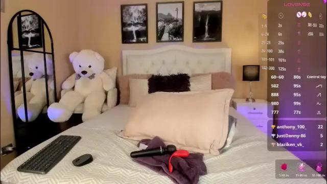 Image 2 of rubyross23 Stream on Chaturbate on 2 days ago