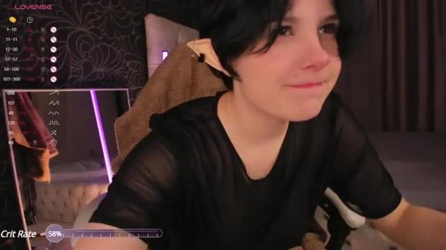 Image 3 of runtystrip Stream on Chaturbate on 13 months ago