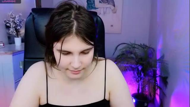 Image 4 of ruyjin_choi Stream on Chaturbate on 8 days ago
