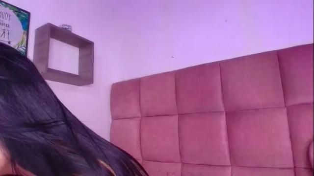 Image 2 of s_samanthax Stream on Chaturbate on 1 month ago