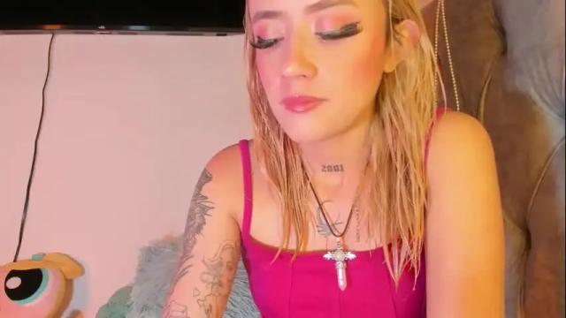 Image 2 of sabrina_cole Stream on Chaturbate on 2 months ago