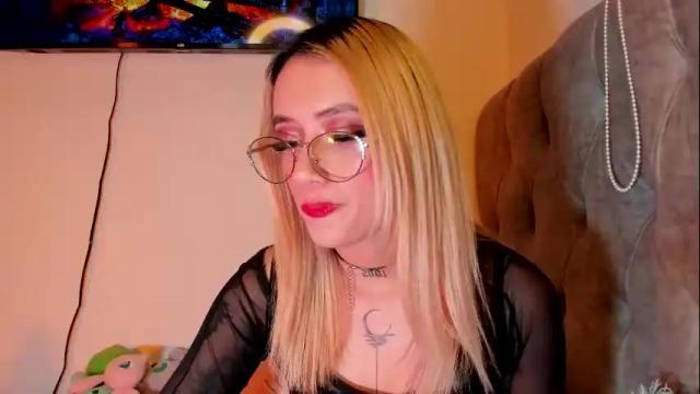 Image 12 of sabrina_cole Stream on Chaturbate on 2 months ago