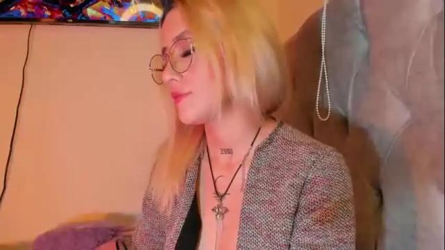 Image 12 of sabrina_cole Stream on Chaturbate on 1 month ago
