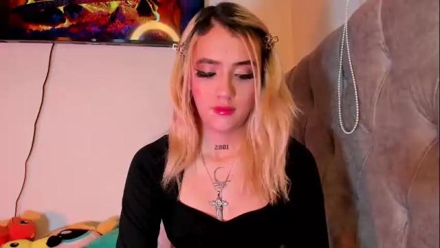Image 4 of sabrina_cole Stream on Chaturbate on 1 month ago