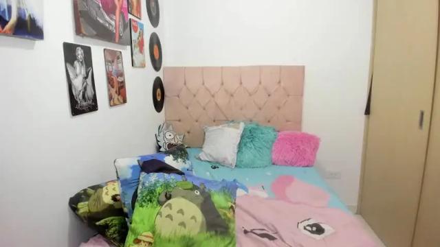 Image 3 of sabrina_geek Stream on Chaturbate on 1 month ago
