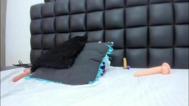Image 4 of sabrina_med Stream on Chaturbate on 2 months ago