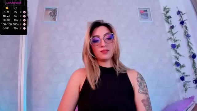 Image 3 of sabrinaa_montana Stream on Chaturbate on 16 months ago