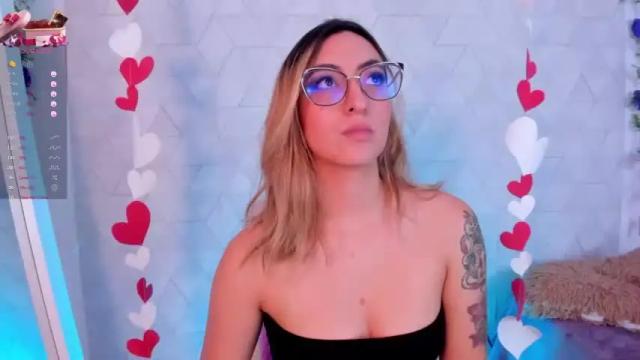 Image 3 of sabrinaa_montana Stream on Chaturbate on 16 months ago