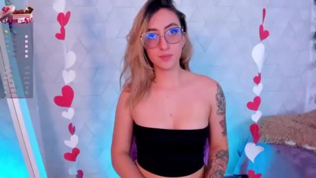 Image 4 of sabrinaa_montana Stream on Chaturbate on 16 months ago