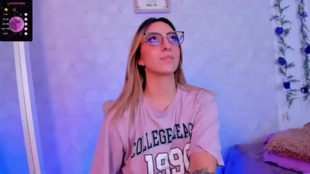 Image 10 of sabrinaa_montana Stream on Chaturbate on 16 months ago
