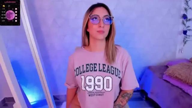 Image 2 of sabrinaa_montana Stream on Chaturbate on 16 months ago