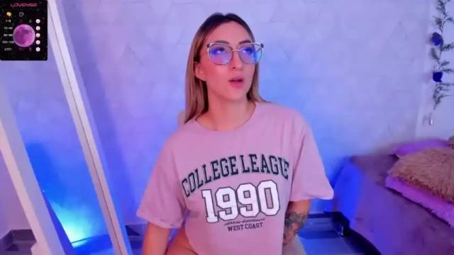 Image 3 of sabrinaa_montana Stream on Chaturbate on 16 months ago