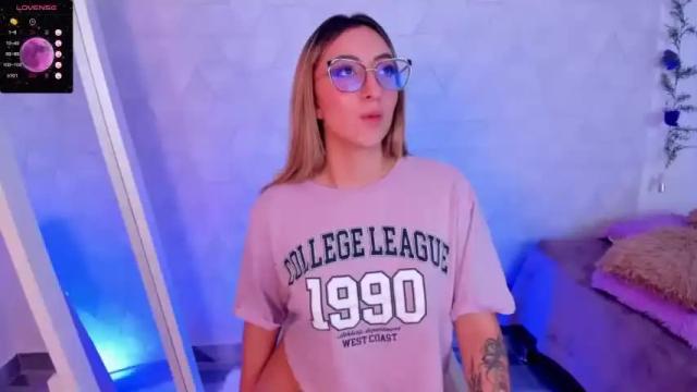 Image 4 of sabrinaa_montana Stream on Chaturbate on 16 months ago