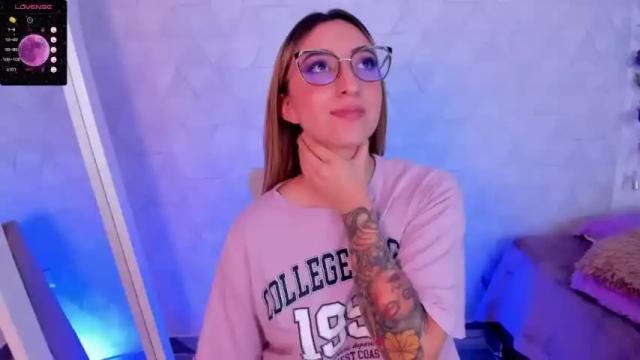 Image 6 of sabrinaa_montana Stream on Chaturbate on 16 months ago