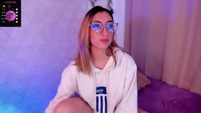 Image 10 of sabrinaa_montana Stream on Chaturbate on 15 months ago