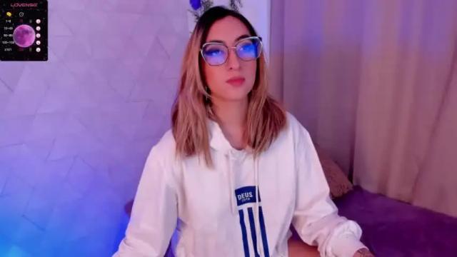 Image 2 of sabrinaa_montana Stream on Chaturbate on 15 months ago