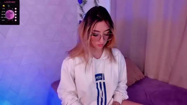 Image 4 of sabrinaa_montana Stream on Chaturbate on 15 months ago