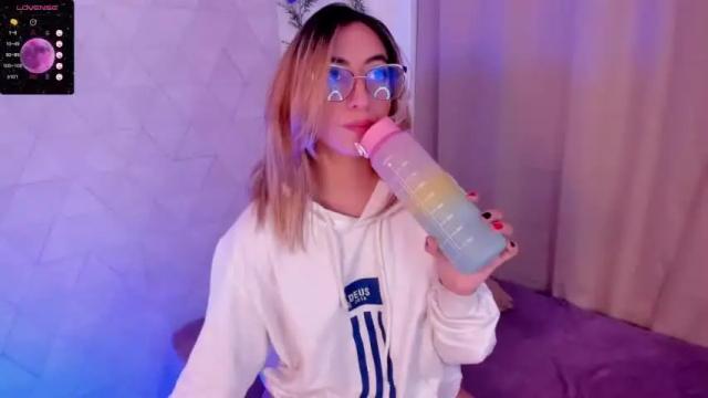 Image 6 of sabrinaa_montana Stream on Chaturbate on 15 months ago