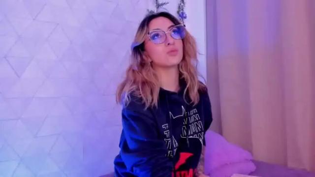 Image 11 of sabrinaa_montana Stream on Chaturbate on 15 months ago