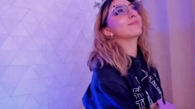 Image 12 of sabrinaa_montana Stream on Chaturbate on 15 months ago