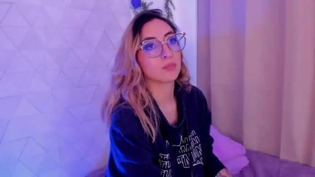 Image 2 of sabrinaa_montana Stream on Chaturbate on 15 months ago