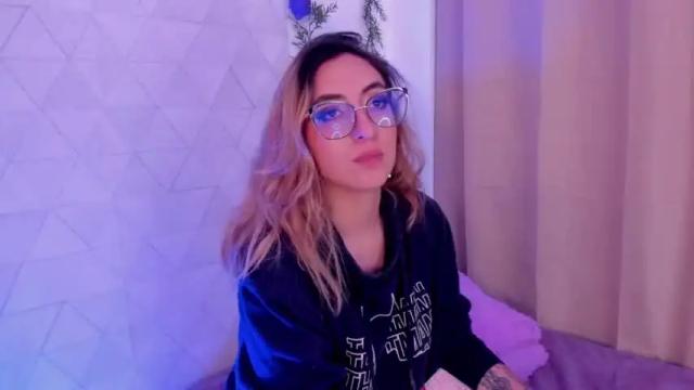 Image 3 of sabrinaa_montana Stream on Chaturbate on 15 months ago