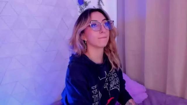 Image 4 of sabrinaa_montana Stream on Chaturbate on 15 months ago