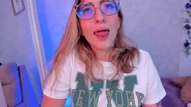 Image 11 of sabrinaa_montana Stream on Chaturbate on 14 months ago