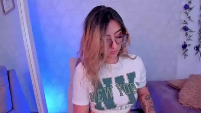 Image 8 of sabrinaa_montana Stream on Chaturbate on 14 months ago
