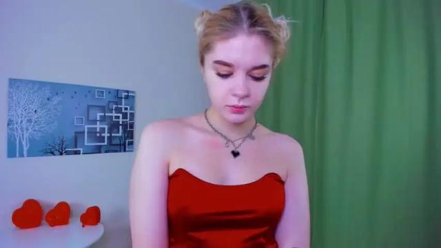 Image 6 of sabrinadyson Stream on Chaturbate on 17 months ago