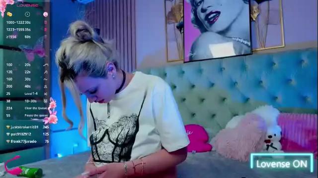 Image 11 of sabrinajadex Stream on Chaturbate on 1 month ago