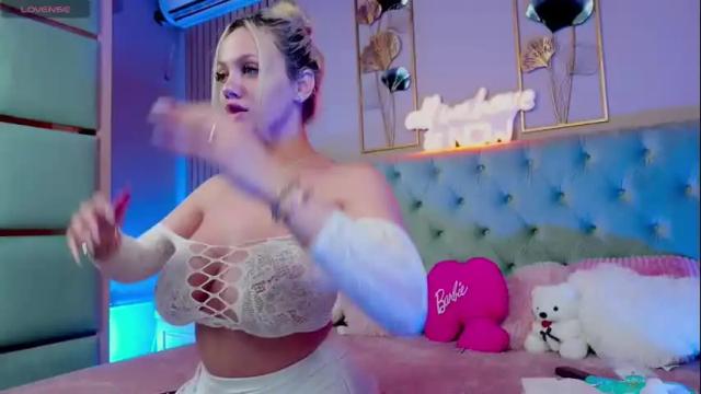 Image 6 of sabrinajadex Stream on Chaturbate on 26 days ago