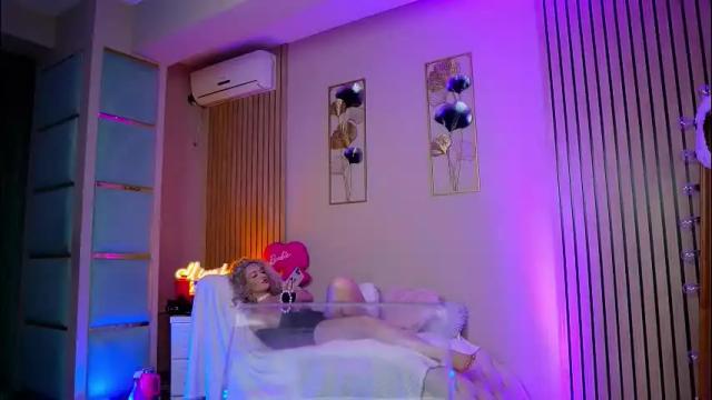 Image 11 of sabrinajadex Stream on Chaturbate on 21 days ago