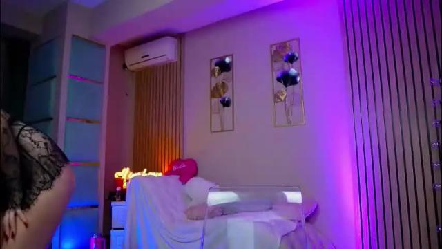 Image 3 of sabrinajadex Stream on Chaturbate on 24 days ago