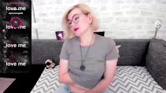 Image 4 of sabrinamacmarren Stream on Chaturbate on 13 months ago