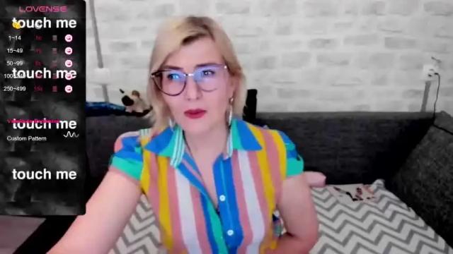 Image 10 of sabrinamacmarren Stream on Chaturbate on 13 months ago