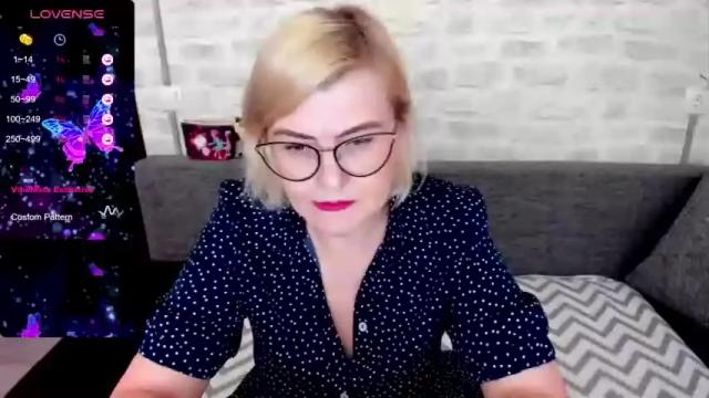 Image 11 of sabrinamacmarren Stream on Chaturbate on 12 months ago