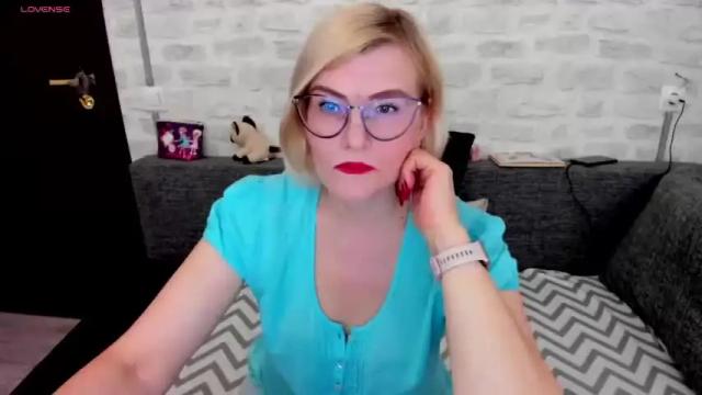Image 7 of sabrinamacmarren Stream on Chaturbate on 12 months ago