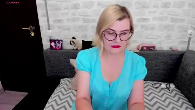 Image 4 of sabrinamacmarren Stream on Chaturbate on 12 months ago