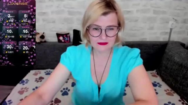 Image 12 of sabrinamacmarren Stream on Chaturbate on 12 months ago