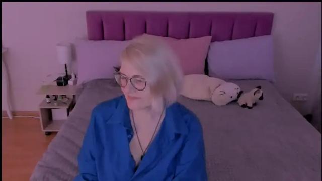 Image 11 of sabrinamacmarren Stream on Chaturbate on 13 days ago