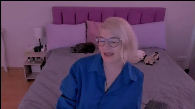 Image 2 of sabrinamacmarren Stream on Chaturbate on 13 days ago