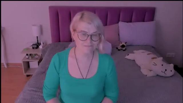 Image 10 of sabrinamacmarren Stream on Chaturbate on 12 days ago