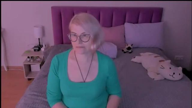 Image 12 of sabrinamacmarren Stream on Chaturbate on 12 days ago