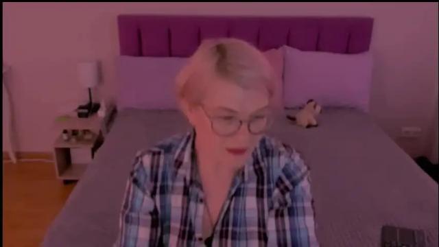 Image 6 of sabrinamacmarren Stream on Chaturbate on 10 days ago