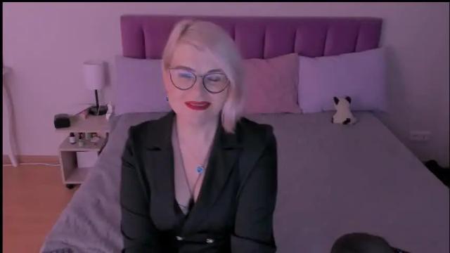 Image 3 of sabrinamacmarren Stream on Chaturbate on 9 days ago