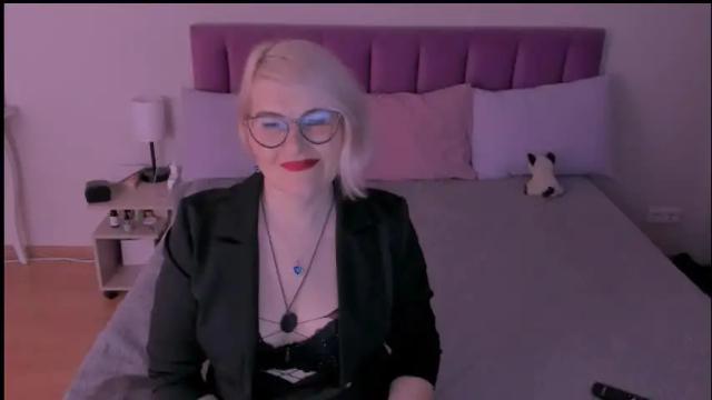 Image 6 of sabrinamacmarren Stream on Chaturbate on 9 days ago