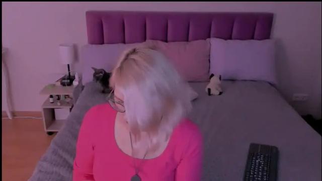 Image 4 of sabrinamacmarren Stream on Chaturbate on 7 days ago