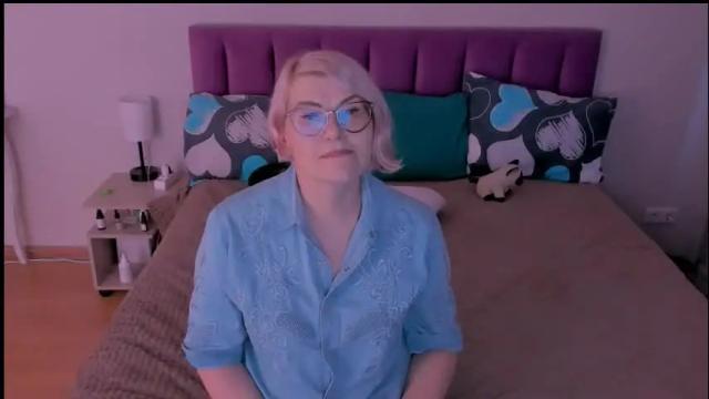 Image 3 of sabrinamacmarren Stream on Chaturbate on 3 days ago
